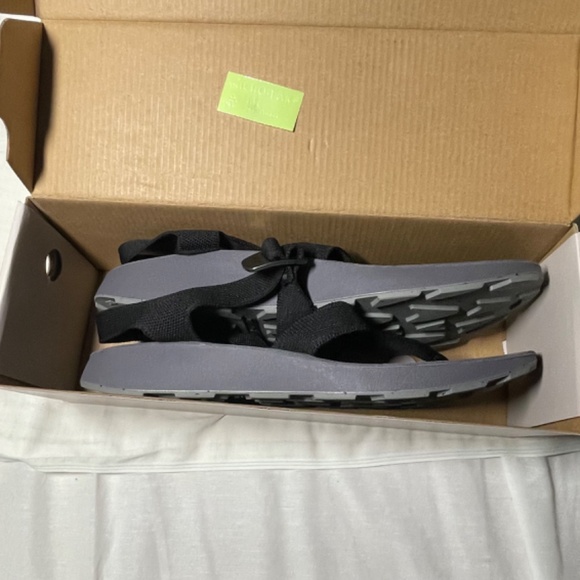 Tread -Labs Men's Albion  Supportive Recovery Sandals. Black strap with grey 12 - Picture 6 of 7